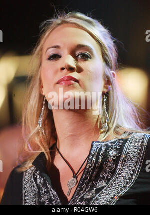 Carrie Underwood, American Idol tre vincitore. 2005 CMA Music Festival che si tiene presso il Colosseo. Nashville, Tennessee -08 giugno 2005.UnderwoodCarrie 06 Red Carpet Event, verticale, STATI UNITI D'AMERICA, industria cinematografica, celebrità, fotografia, Bestof, arte cultura e intrattenimento, Topix celebrità moda / Verticale, meglio di, evento nella vita di Hollywood - California, moquette rossa e dietro le quinte, USA, industria cinematografica, celebrità, movie celebrità, personaggi televisivi, musica celebrità, fotografia, Bestof, arte cultura e intrattenimento, Topix, headshot, verticale, una persona, dall'anno , 2005, inchiesta tsuni@Gamma-US Foto Stock