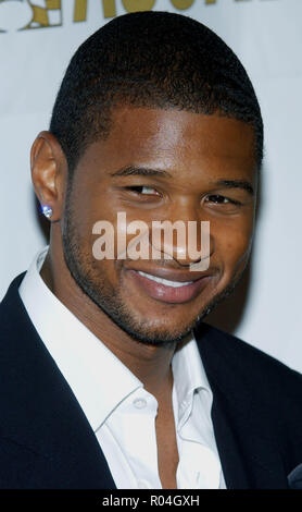 Usher arrivando alla ASCAP Pop Music Awards presso il Beverly Hilton di Los Angeles. Maggio 16, 2005.Usher029 Red Carpet Event, verticale, STATI UNITI D'AMERICA, industria cinematografica, celebrità, fotografia, Bestof, arte cultura e intrattenimento, Topix celebrità moda / Verticale, meglio di, evento nella vita di Hollywood - California, moquette rossa e dietro le quinte, USA, industria cinematografica, celebrità, movie celebrità, personaggi televisivi, musica celebrità, fotografia, Bestof, arte cultura e intrattenimento, Topix, headshot, verticale, una persona, dall'anno , 2005, inchiesta tsuni@Gamma-USA.com Foto Stock