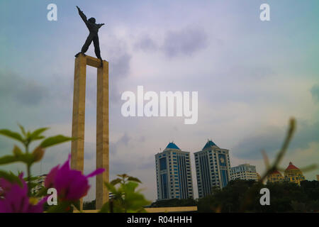 Una statua di West Irian liberazione a Bull di campo, centro di Jakarta, Indonesia Foto Stock