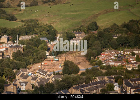 Vista generale di case residenziali essendo costruito in Mossley, Greater Manchester Foto Stock