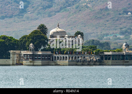 Jag Mandir Palace dal Palazzo di Città, Udaipur, Rajasthan, India Foto Stock