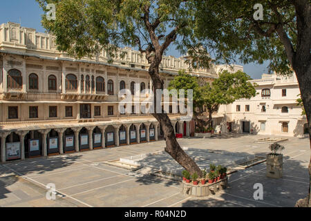 Il Maharani il Cortile del Palazzo di Città, Udaipur Foto Stock