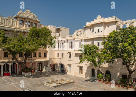 Il Maharani il Cortile del Palazzo di Città, Udaipur Foto Stock