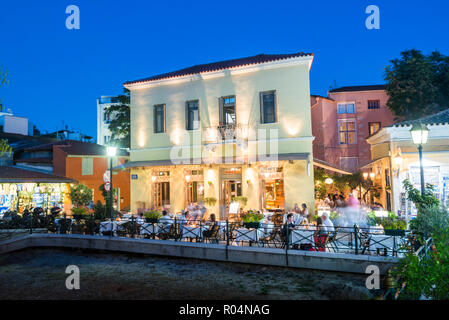 Ristorante di notte, quartiere Plaka, Atene, Attica, regione, Grecia, Europa Foto Stock