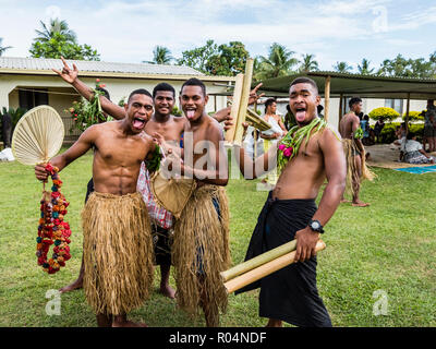 Una cerimonia Kava dalle persone del villaggio di Sabeto, Viti Levu, Repubblica delle Isole Figi, a sud delle Isole del Pacifico e del Pacifico Foto Stock