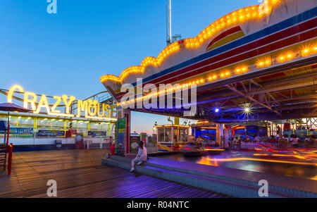 Brighton Palace Pier al crepuscolo, Brighton East Sussex, England, Regno Unito, Europa Foto Stock