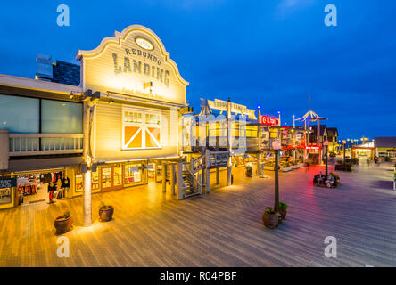 Vista del lungomare Redondo pier al crepuscolo, Los Angeles, California, Stati Uniti d'America, America del Nord Foto Stock