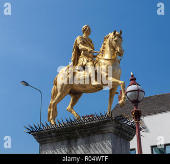 Il montato dorato statua di Guglielmo d Orange (Re Guglielmo III), affettuosamente noto come "Re Billy' a Kingston upon Hull, Humberside Foto Stock