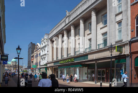Marks & Spencer grande department store branch su Whitefriargate a Kingston upon Hull con il suo distintivo pietra bianca Art Deco Foto Stock