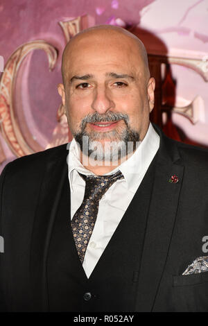 Attore britannico e il comico Omid Djalili frequentare lo schiaccianoci e i quattro regni - UK premiere a Vue Westfield, Westfield Shopping Centre, Ariel modo su 1 Nov 2018, Londra, Regno Unito. Foto Stock