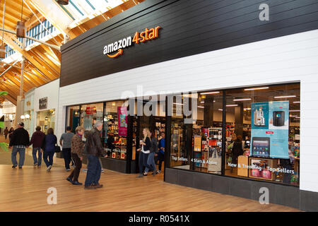 Lone Tree vicino a Denver, Colorado, Stati Uniti d'America. 1 Novembre, 2018. Rivenditore Online Amazon ha aperto la sua seconda 4-star physical store il 1 novembre 2018 in Lone Tree vicino a Denver, Colorado. Il negozio vende prodotti che Amazon i consumatori hanno assegnato a quattro stelle o superiore. Credito: Tim Clark/Alamy Live News Foto Stock