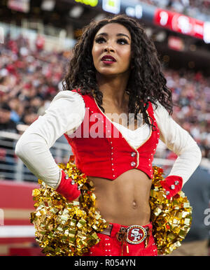 Santa Clara, California, USA. 1 Novembre, 2018. San Francisco 49ers cheerleaders durante la NFL partita di calcio tra i raider di Oakland e San Francisco 49ers 34-3 vincere a Levi Stadio San Francisco California Thurman James/CSM Credito: Cal Sport Media/Alamy Live News Foto Stock