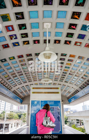 Miami Florida, Brickell Station, Metromover, sistema di treni gratuito People mover, Connie Lloveras, opere d'arte nei luoghi pubblici, soffitto in ceramica mosaico, cartello, logo Foto Stock