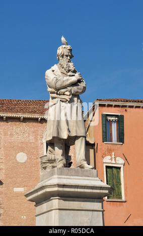 Niccolò Tommaseo statua, Campo Santo Stefano, Venezia, Italia Foto Stock