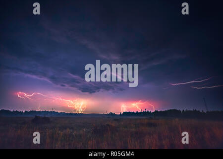 Paesaggio composito immagine di Lightning Thunder-storm, Lituania Foto Stock