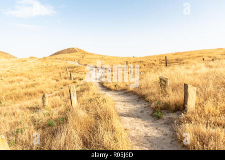 Khaled Nabi cimitero, situato nel Gokcheh Daghia colline del Turkmeni Sahra in Golestan, Iran settentrionale Foto Stock