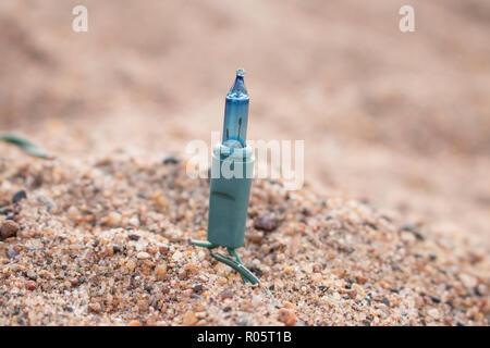 Immagine ravvicinata di un natale luce di sabbia su una spiaggia Foto Stock