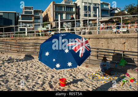 Sydney, Australia, un ombrellone a Bondi Beach Foto Stock