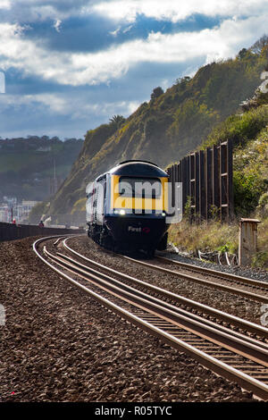 TEIGNMOUTH, Devon, Regno Unito, 28Oct2018: GWR Classe 43 Treno ad Alta Velocità che viaggiano a nord dopo aver attraversato Teignmouth. Foto Stock