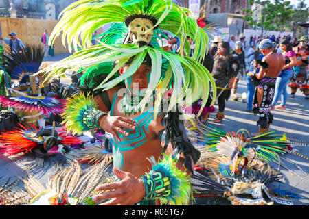 Città del Messico, Messico-23 Aprile 2018: Indiano festival e feste tribali su piazza Zocalo di Città del Messico Foto Stock