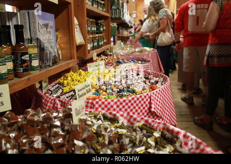 Classic Americana candy in attesa di essere scelto comprato e mangiato al montante Archivio Generale allegato in Valle Crucis, NC Foto Stock