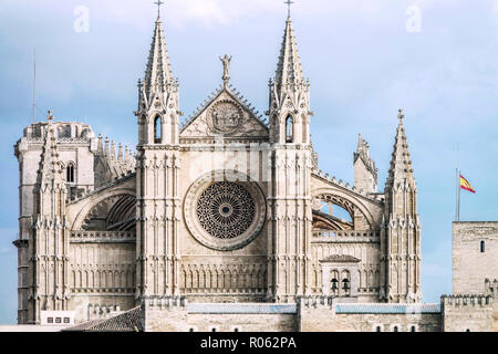 Spagna Palma de Mallorca Cattedrale la Seu, facciata principale e vista frontale Rose Window Foto Stock