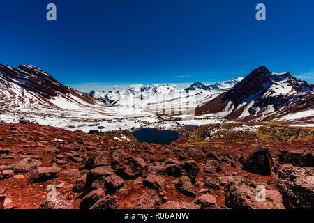 Rainbow catena montuosa delle Ande, Perù, Sud America Foto Stock