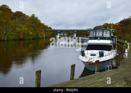 Downtown Pocomoke MD nei pressi di ponte levatoio durante la caduta Foto Stock