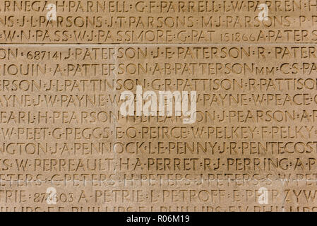 Incisi i nomi dei caduti a Canadian Prima Guerra Mondiale memorial a Vimy Ridge nei pressi di Arras Francia 001 Foto Stock