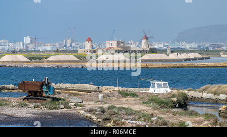 Vista sulla laguna dal Museo del Sale, Trapani, Sicilia, Italia Foto Stock