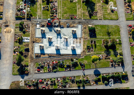 Vista aerea, escavatore su Ev. Il cimitero di Boele, Turmstraße, Hagen, zona della Ruhr, Renania settentrionale-Vestfalia, Germania, Europa, DEU, uccelli-occhi vista, Vista aerea Foto Stock