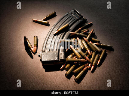 Elevata capacità di 30 round caricatore di munizioni con proiettili. Foto Stock