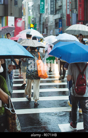 Taipei City, Taiwan - Giugno 26,2018: Street in heavy rain Foto Stock