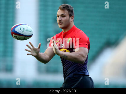 Sud Africa Andre Esterhuizen durante la sessione di formazione a Twickenham Stadium di Londra. Foto Stock