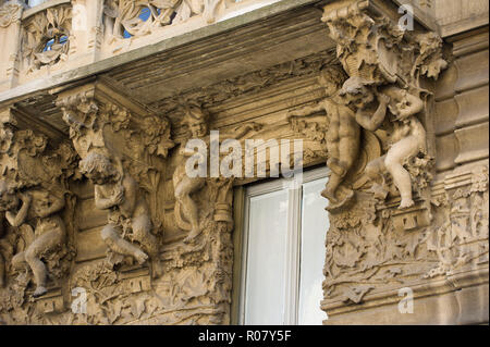 L'Europa, Italia, Lombardia, Milano, palazzo Liberty, arte Nuveaou, stile floreale della fine del diciannovesimo secolo e dei primi decenni del ventesimo secolo. Foto Stock