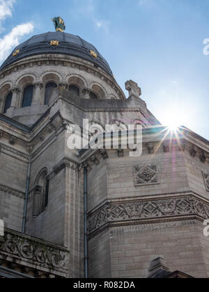 Basilica di St Martin. Si tratta di un cattolico romano basilica dedicata a San Martino di Tours in Francia, sulla cui tomba è stata costruita. Foto Stock