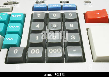 Macchina calcolatrice per la dichiarazione dei redditi, strumento di analisi Foto Stock