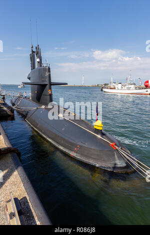 DEN Helder, Paesi Bassi - 7 LUG 2012: Marina Olandese tricheco-class sommergibile ormeggiato durante la marina olandese giorni. Foto Stock