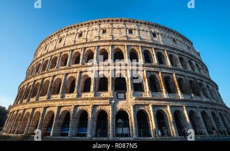 La mattina presto luce sul Colosseo, Roma, Italia. Foto Stock