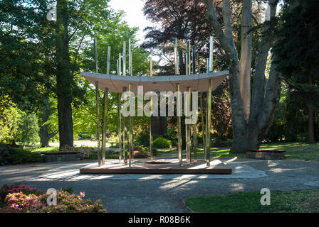 Il mondo iconico Campana della Pace fashioned dopo l'originale campana Giapponese presso le Nazioni Unite, in Christchurch Botanic Gardens, Nuova Zelanda. Foto Stock