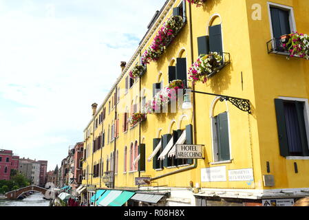 HD fotografia DSLR di Venezia, Italia. Tutte le foto sono state scattate in vera Venezia Italia. È possibile vedere il Grand Canal, barche, luoghi, edifici. Da vedere Foto Stock