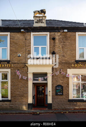 The Lion Hotel, Blackburn. Una vecchia casa pubblica in pietra marrone. Foto Stock