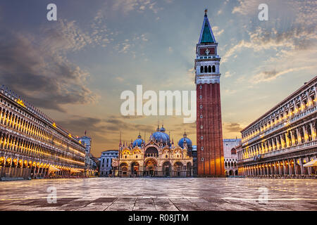 Piazza San Marco con la Basilica di San Marco a Venezia Foto Stock