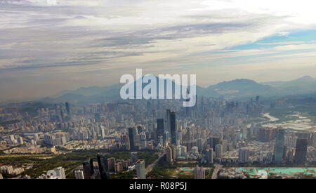 Il distretto di Luohu come visto dalla cima del ping una torre in Shenzhen. Foto Stock