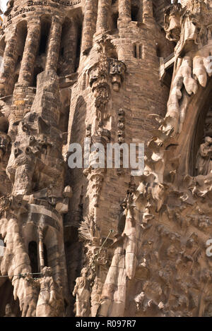 Sculture sull'esterno della Sagrada Familia di Barcellona, Spagna Foto Stock