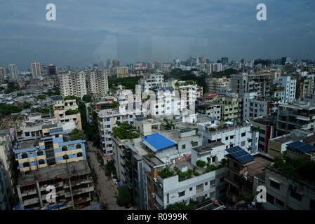 Un Top vedute della città di Dhaka in Bangladesh, il 30 ottobre 2018. Dacca, capitale del Bangladesh ha classificato la seconda meno città vivibile in w Foto Stock