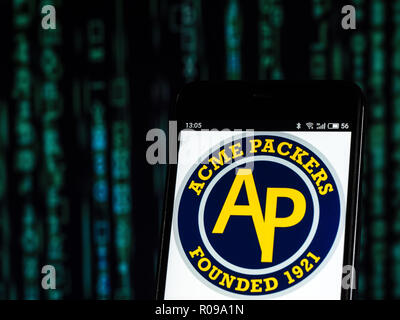 Kiev, Ucraina. 2° Nov, 2018. Acme ora imballatori del Green Bay Packers sono un professionista di american football team basato in Green Bay, Wisconsin. visto il logo visualizzato sul telefono intelligente. Credito: Igor Golovniov SOPA/images/ZUMA filo/Alamy Live News Foto Stock