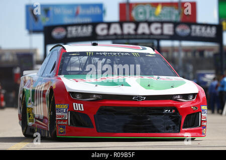 Ft. Vale la pena, Texas, Stati Uniti d'America. 2° Nov, 2018. Landon Cassill (00) prende il via alla pratica per la AAA Texas 500 al Texas Motor Speedway in Ft. Vale la pena, Texas. Credito: Justin R. Noe Asp Inc/ASP/ZUMA filo/Alamy Live News Foto Stock