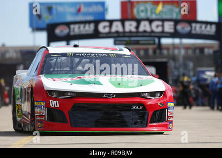 Ft. Vale la pena, Texas, Stati Uniti d'America. 2° Nov, 2018. Landon Cassill (00) prende il via alla pratica per la AAA Texas 500 al Texas Motor Speedway in Ft. Vale la pena, Texas. Credito: Justin R. Noe Asp Inc/ASP/ZUMA filo/Alamy Live News Foto Stock