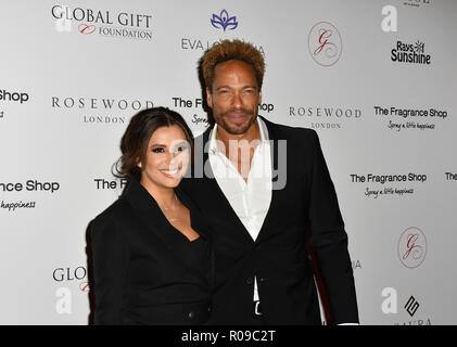 Londra, Regno Unito. 02Nov, 2018. Eva Longoria e Gary Dourdan Arrivers al Global dono Gala red carpet - Eva Longoria ospita annuali finalizzata alla raccolta di fondi in aiuto dei raggi del sole, Eva Longoria Foundation e Global dono Foundation il 2 novembre 2018 A Rosewood Hotel, Londra, Regno Unito. Credito: Immagine credito capitale: capitale dell'immagine/Alamy Live News Foto Stock